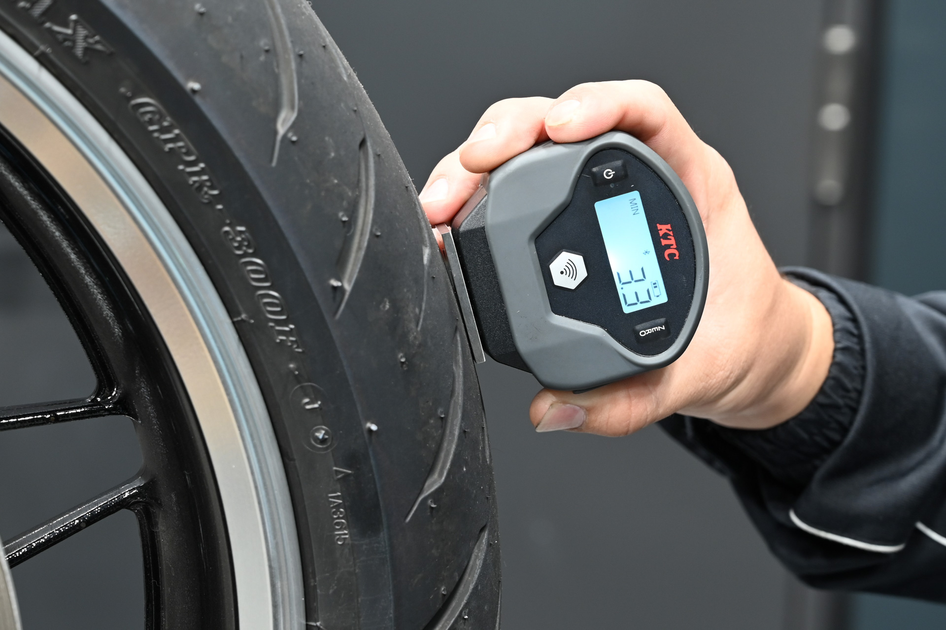 タイヤデスプゲージ