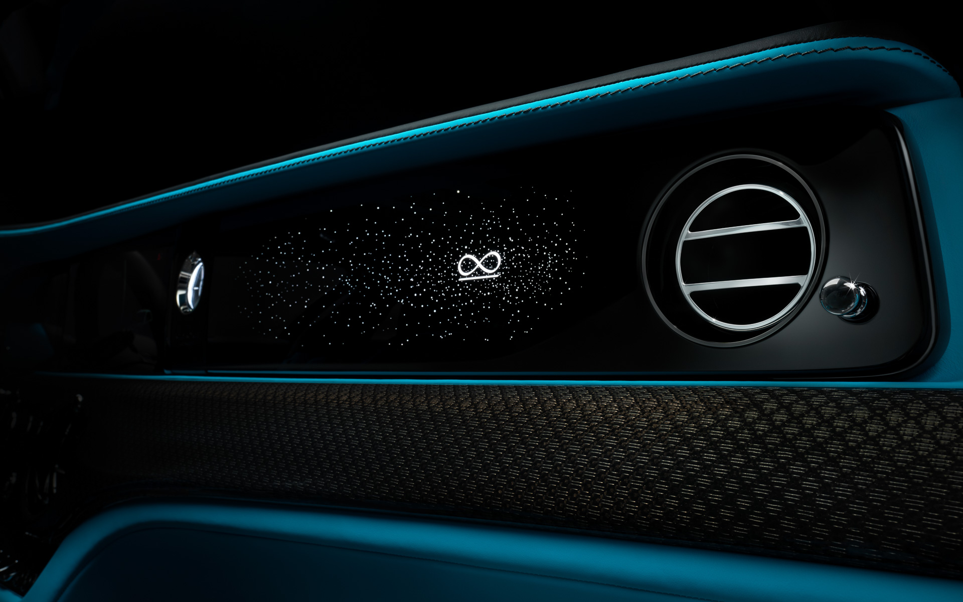 ブラック・バッジ・ゴーストのインテリア