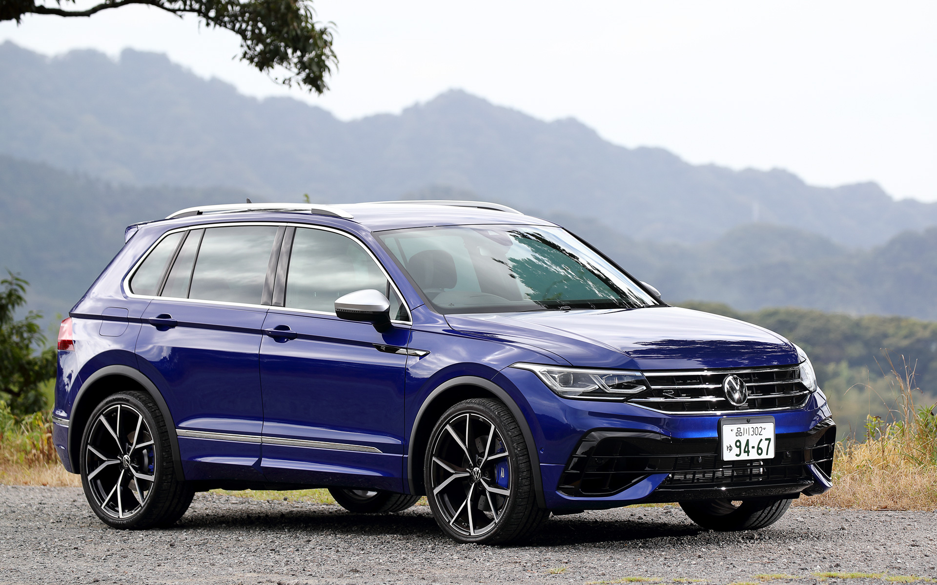 今回試乗したのは5月のマイナーチェンジに合わせてラインアップに追加された高性能スポーツモデル「ティグアン R」（695万1000円）。ボディサイズは4520×1860×1675mm（全長×全幅×全高）、ホイールベースは2675mm