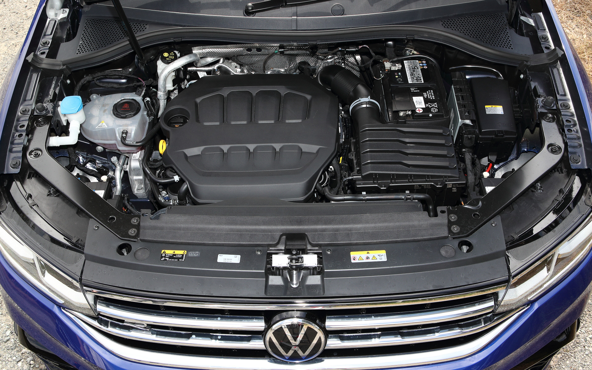 搭載する直列4気筒DOHC 2.0リッターターボのTSIエンジンは最高出力235kW（320PS）/5350-6500rpm、最大トルク420Nm（42.8kgfm）/2100-5350rpmを発生。0-100km加速は4.9秒（欧州参考値）、WLTCモード燃費は10.8km/L