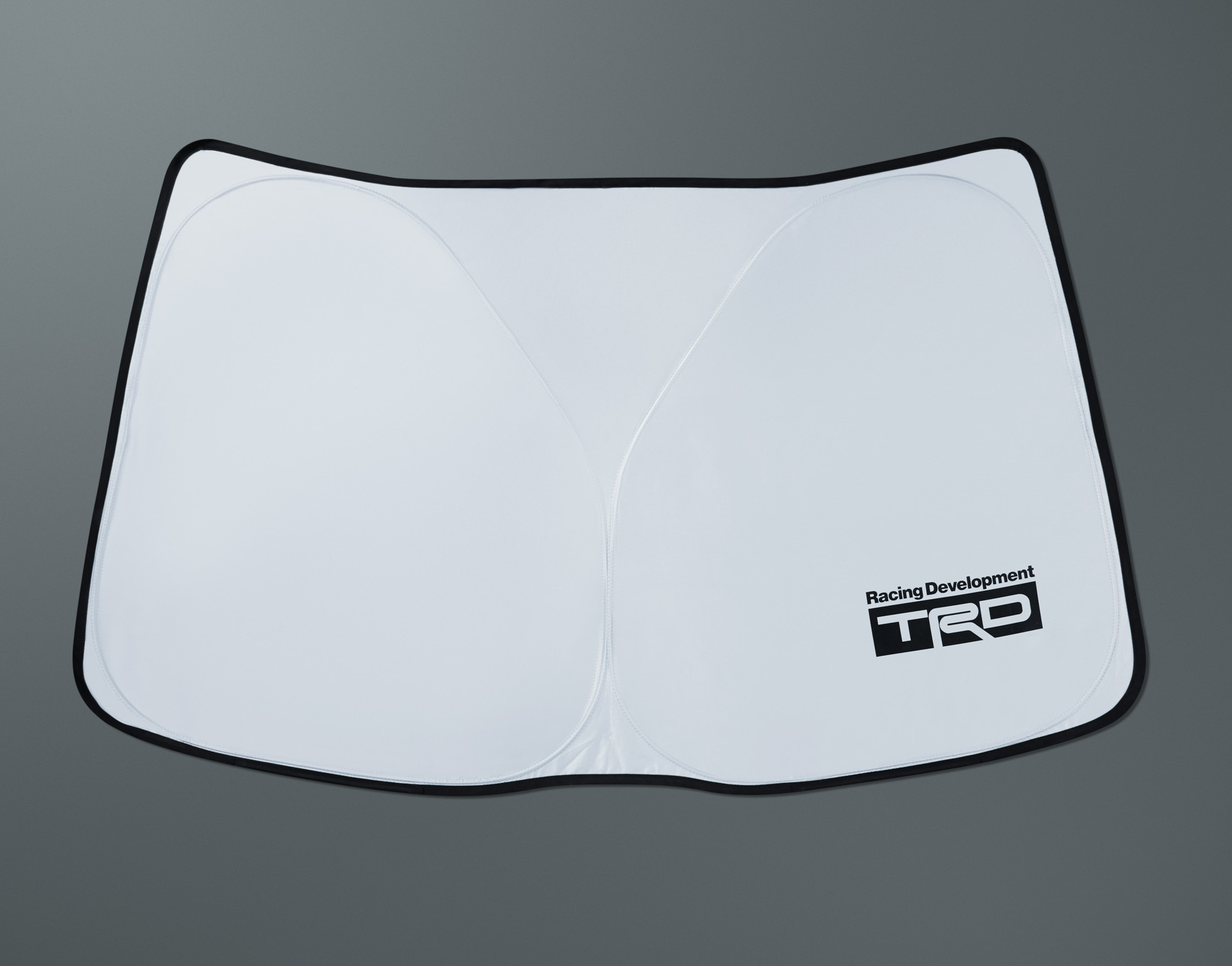 サンシェード：ウインドシールドガラス用でライズ専用設計。使用しない時はコンパクトに収納可能