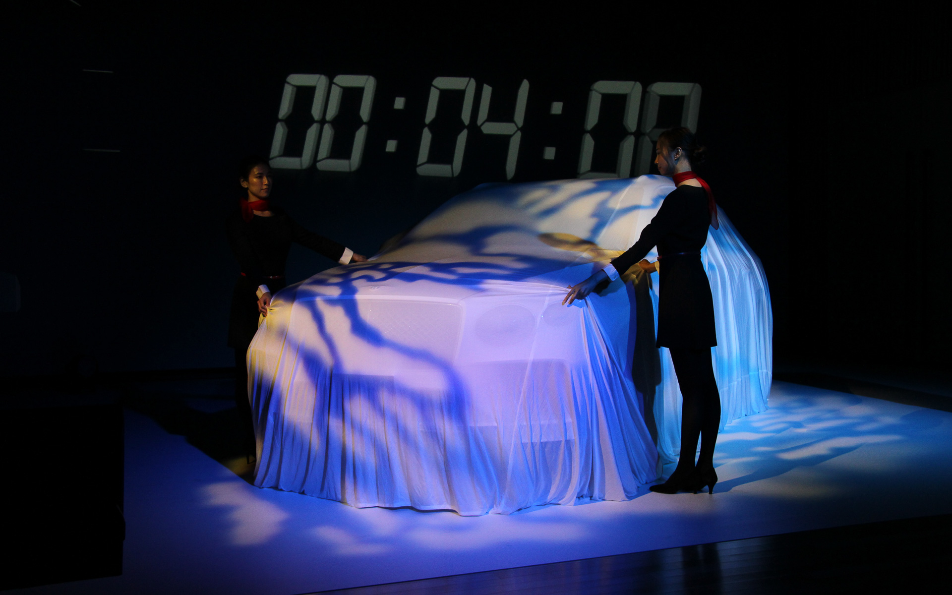 ベンテイガ ハイブリッドのアンベール