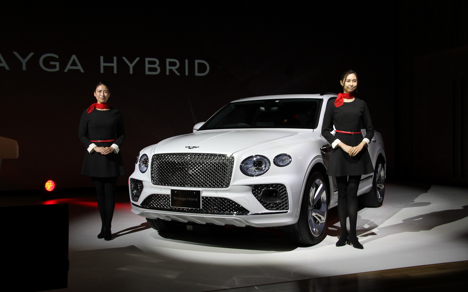 ベンテイガ ハイブリッドのアンベール