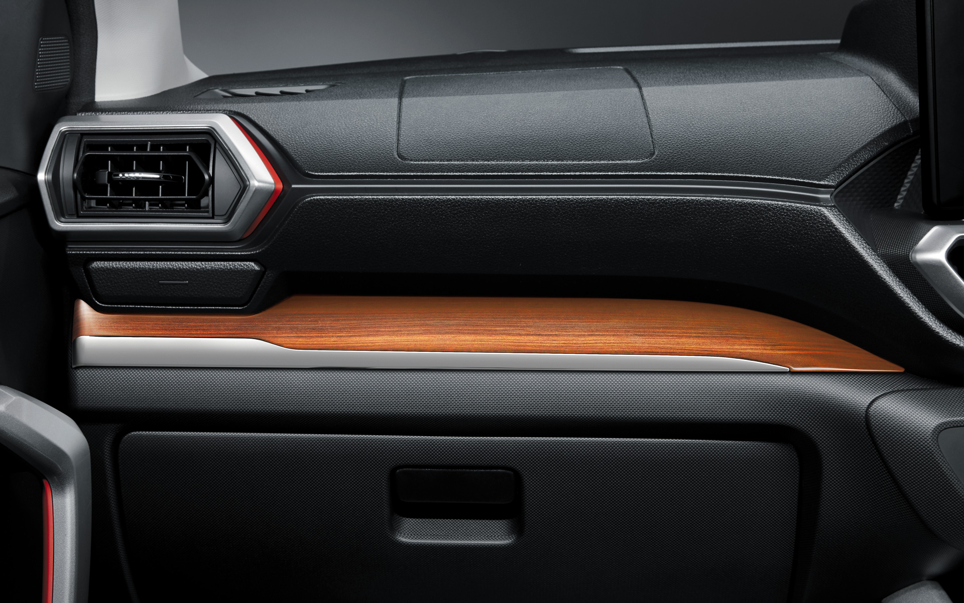 上質で暖かみある室内空間を演出する「インテリアパネルセット（茶木目調×メッキ調）」