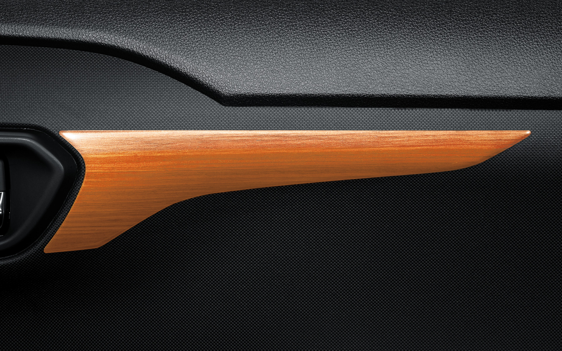 上質で暖かみある室内空間を演出する「インテリアパネルセット（茶木目調×メッキ調）」