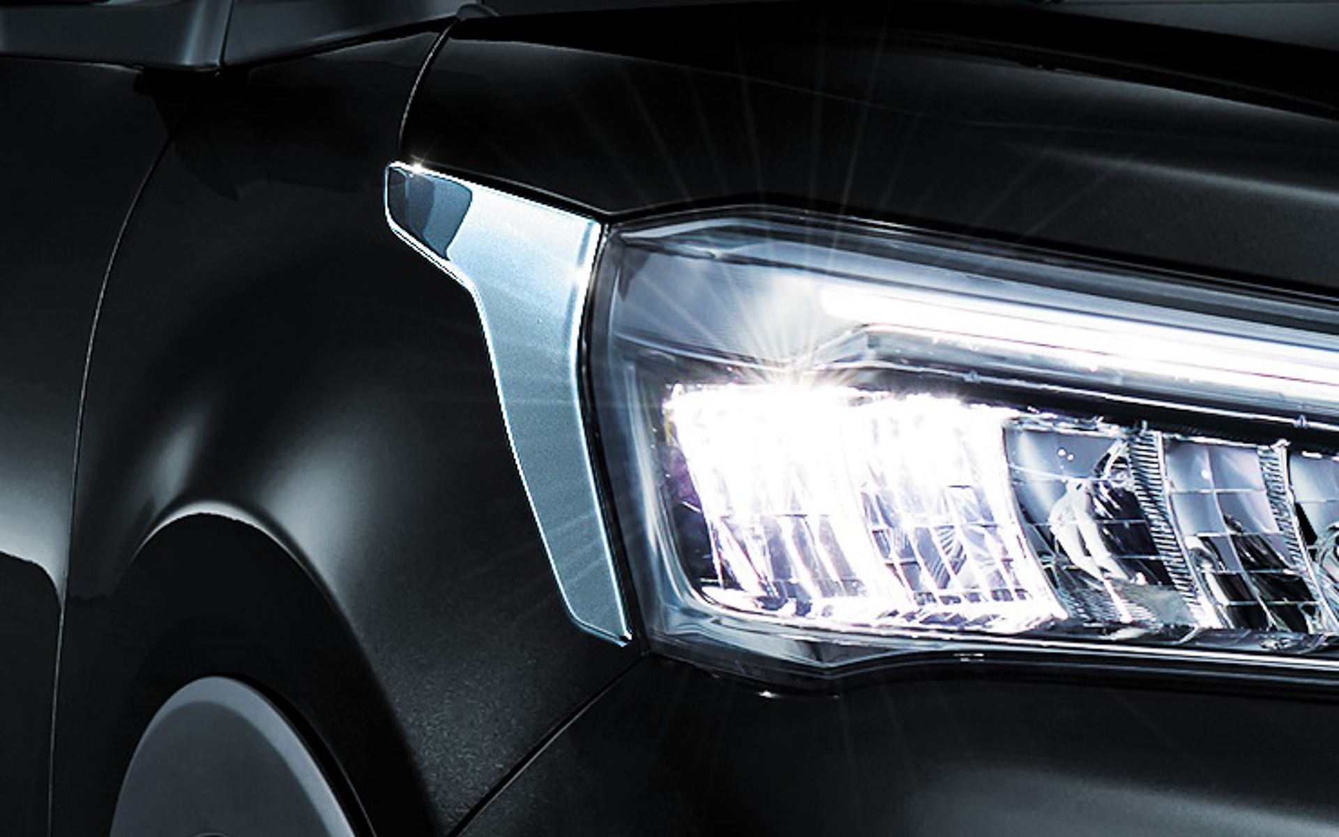 ヘッドライトガーニッシュ