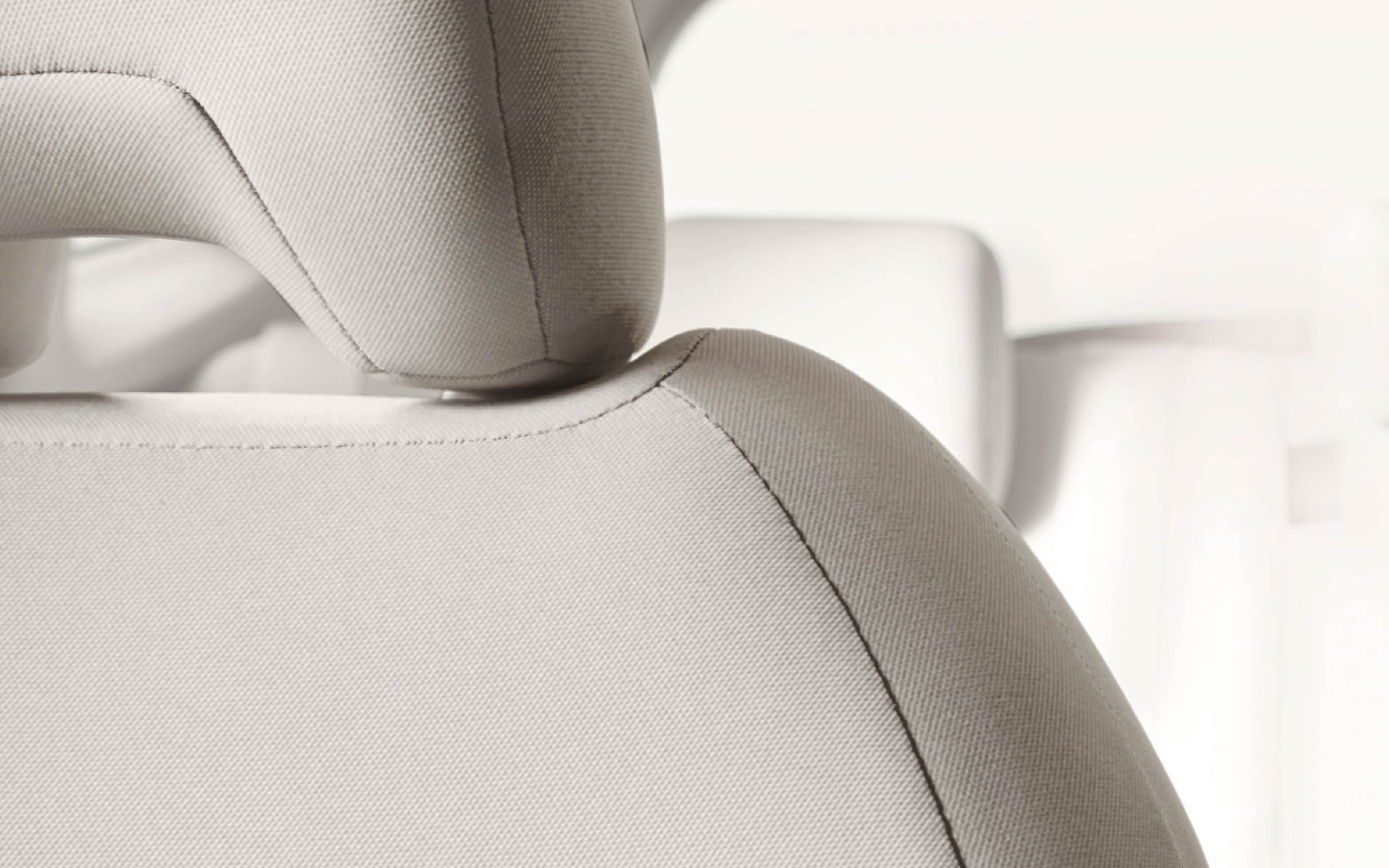 内装色に新色「エアリーグレー」を設定