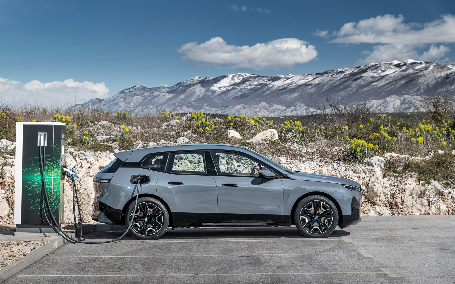 急速充電器での充電は最大150kWまで対応