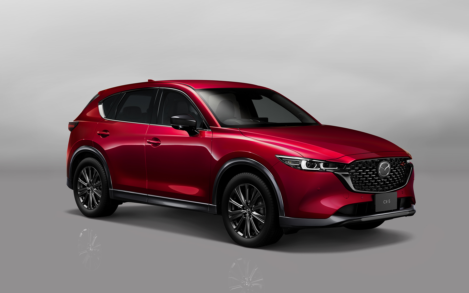 Sports Appearanceではフロントグリルに初代ロードスターのクラシックレッドを用いたアクセントが入る