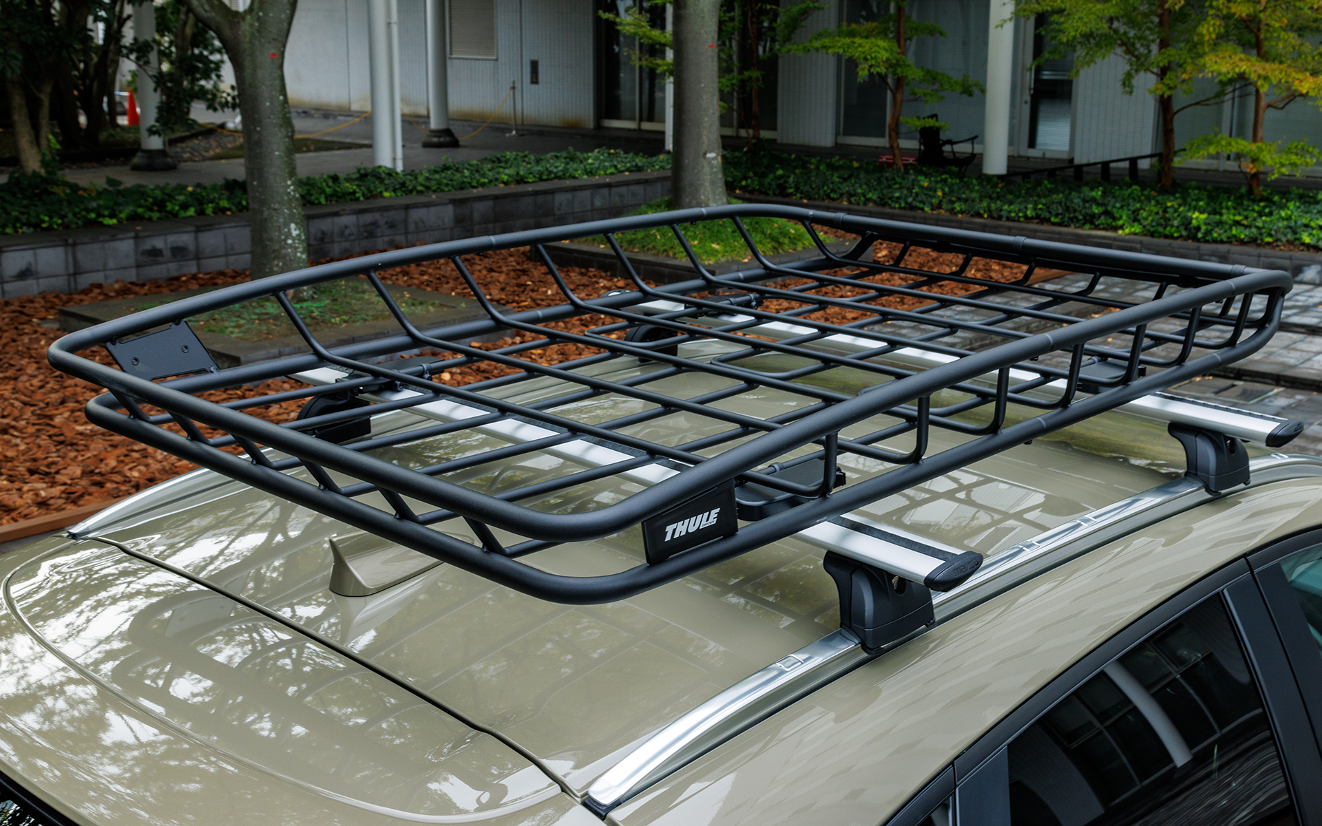 ルーフレールを活用してルーフラックを装着