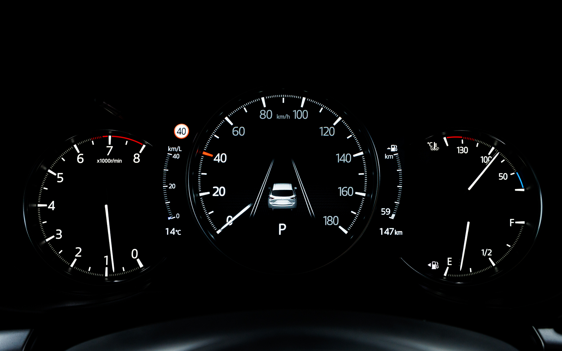 メーターは7インチの液晶タイプ。ドライブモードによって表示が変化する