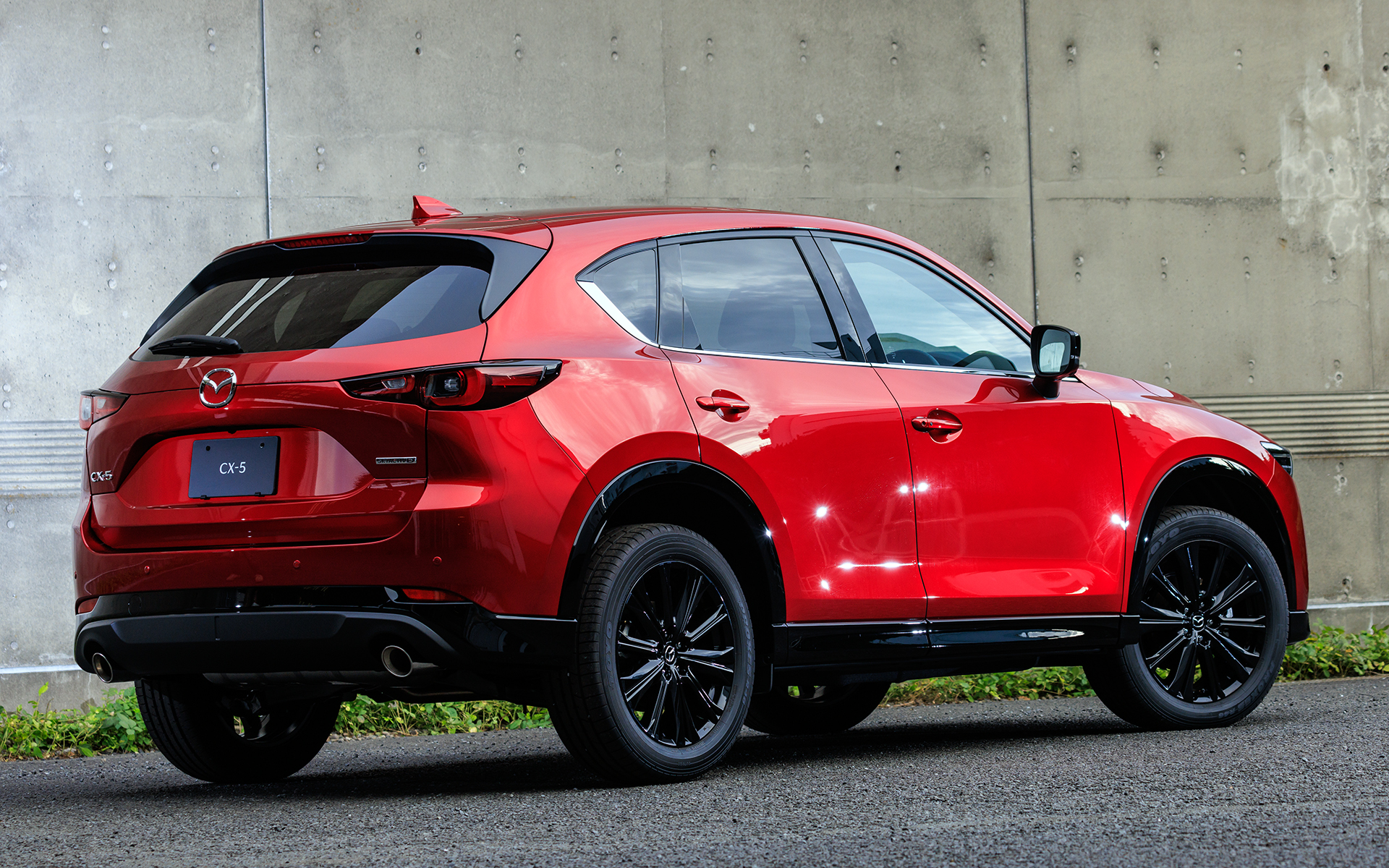 25S Sports Appearance。撮影車両のボディカラーはソウルレッドクリスタルメタリック