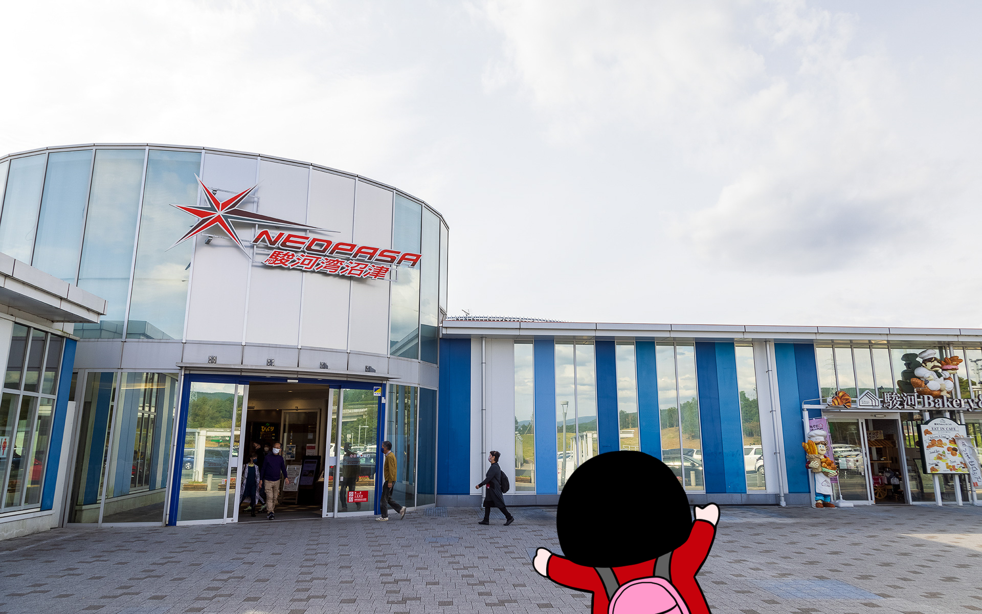 海をモチーフにしたデザインのNEOPASA駿河湾沼津（下り線）に到着