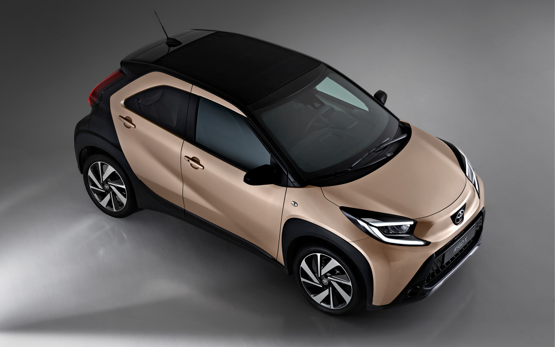 格納式キャンバストップをオプション設定