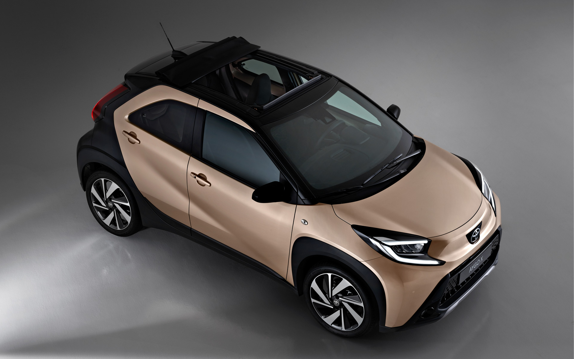 格納式キャンバストップをオプション設定