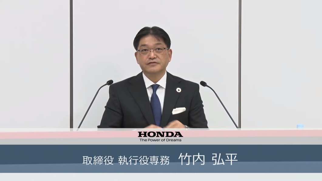 質疑応答で回答する竹内氏