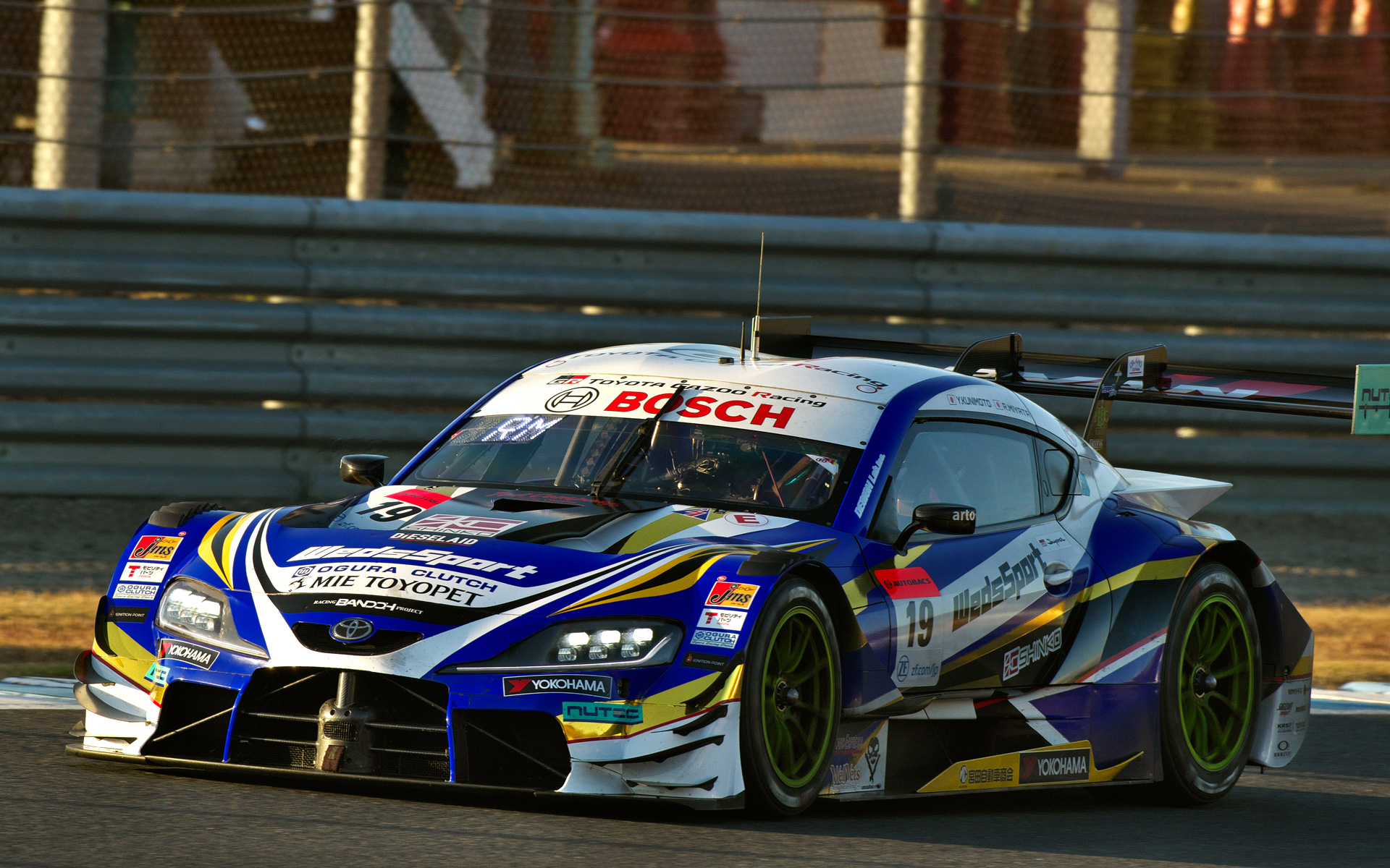 GT500のポールポジションを獲得した19号車 WedsSport ADVAN GR Supra（国本雄資/宮田莉朋組、YH）