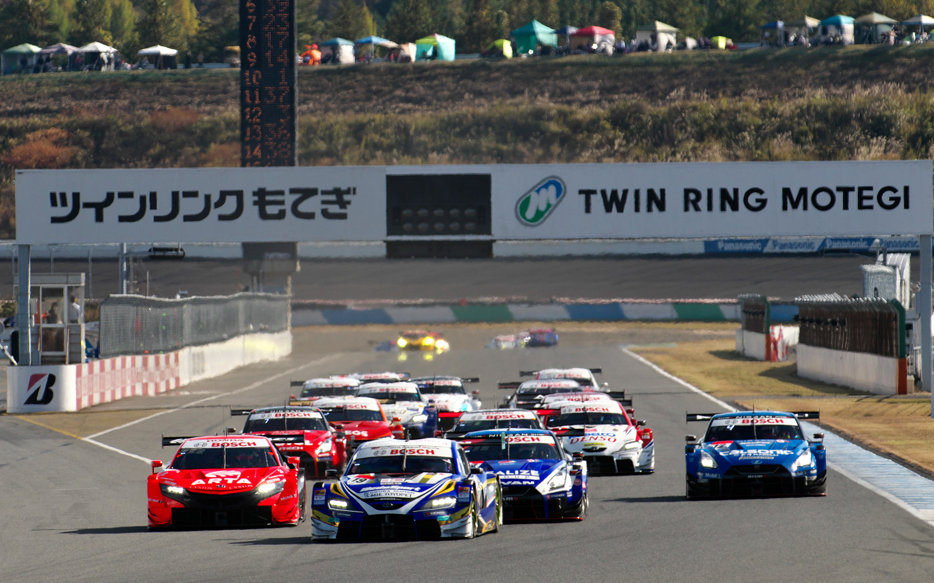 GT500クラスのスタート