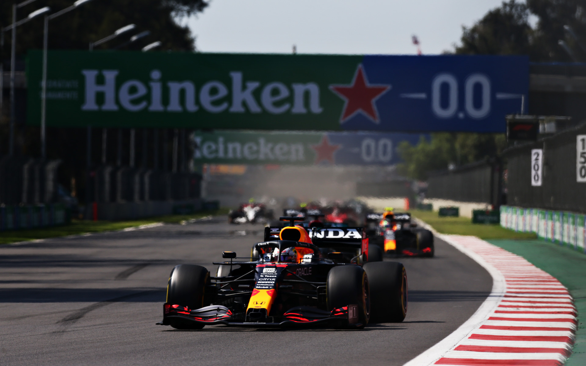 スタートでフェルスタッペン選手はトップに立った（C）Getty Images / Red Bull Content Pool