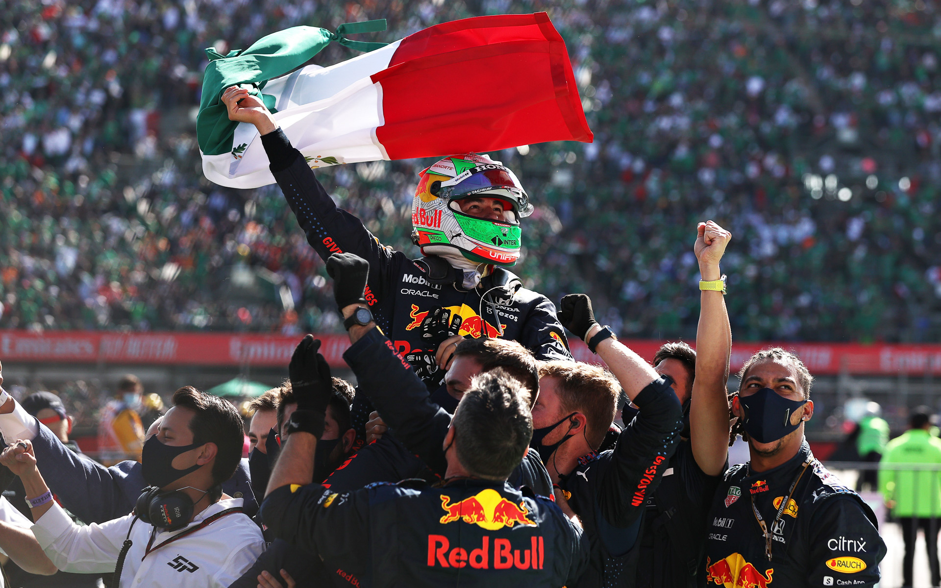 地元メキシコGPでメキシコ人として初めて表彰台に登ったセルジオ・ペレス選手（C）Getty Images / Red Bull Content Pool