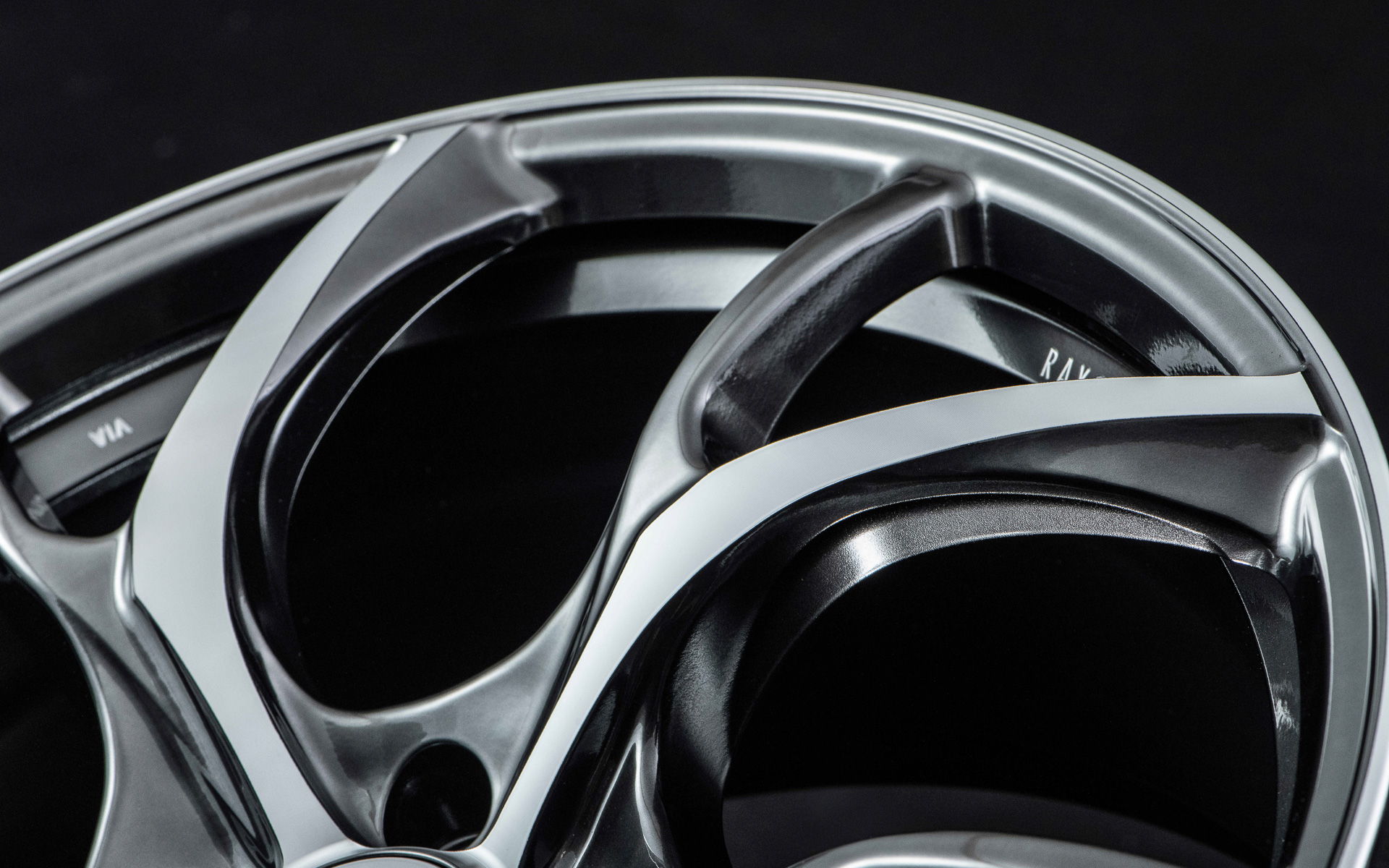 新色シャイニングブラックメタル