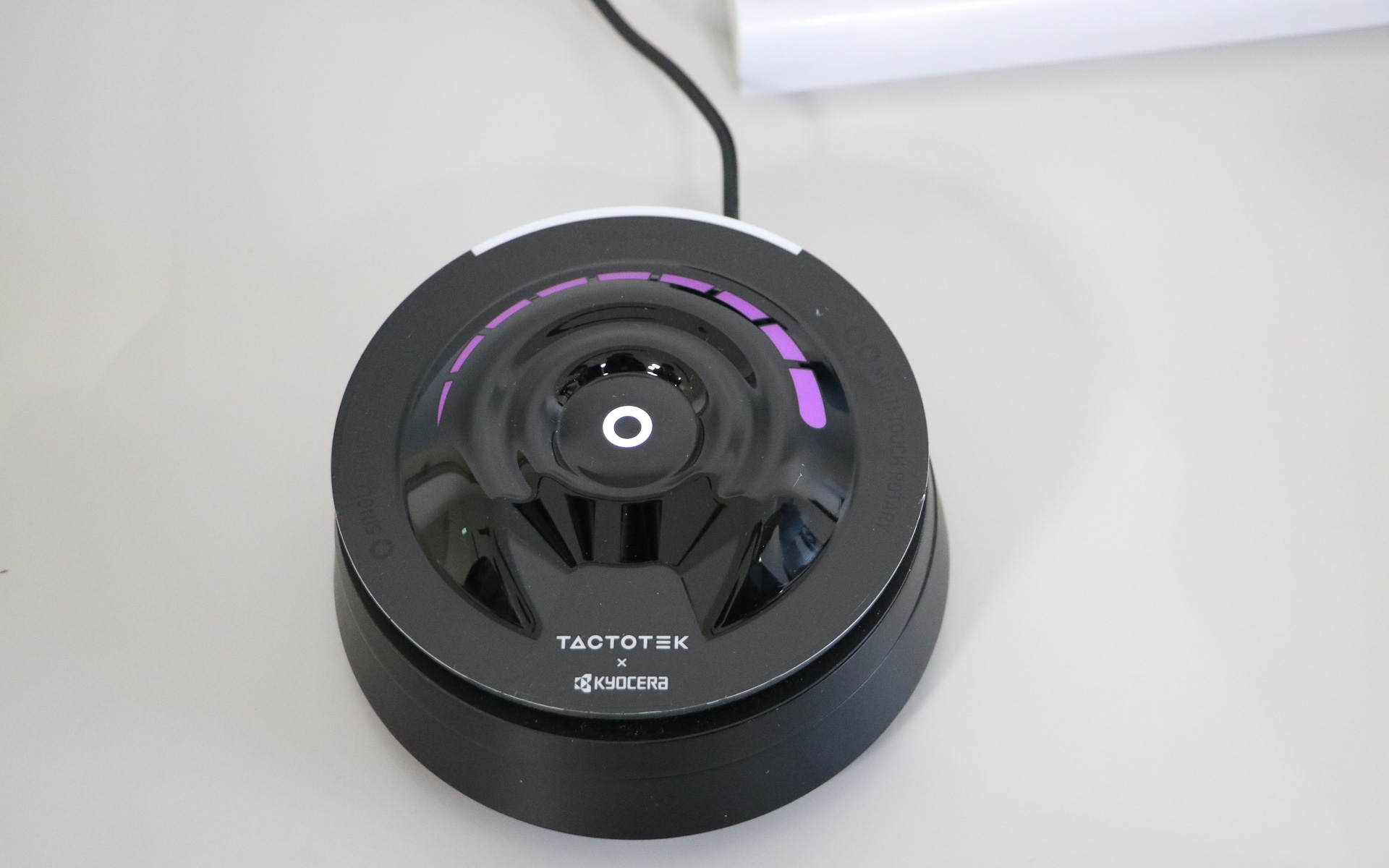 上がIMSEによって製造された部分、横から見ると薄いのがよく分かる