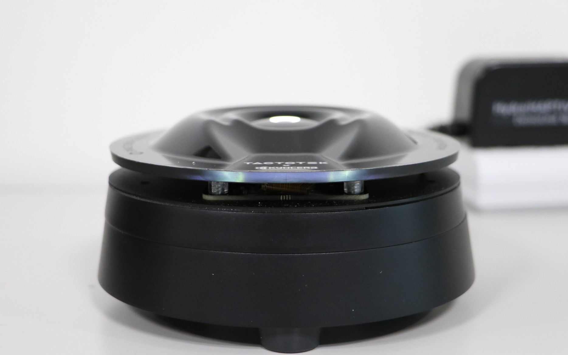 上がIMSEによって製造された部分、横から見ると薄いのがよく分かる