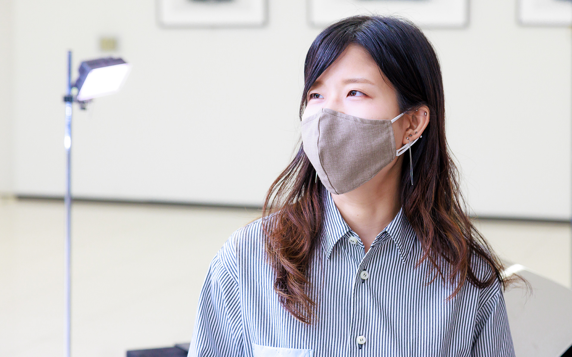 ピュアな赤の表現として初代ロードスターのクラシックレッドを用いたと語る狩野氏