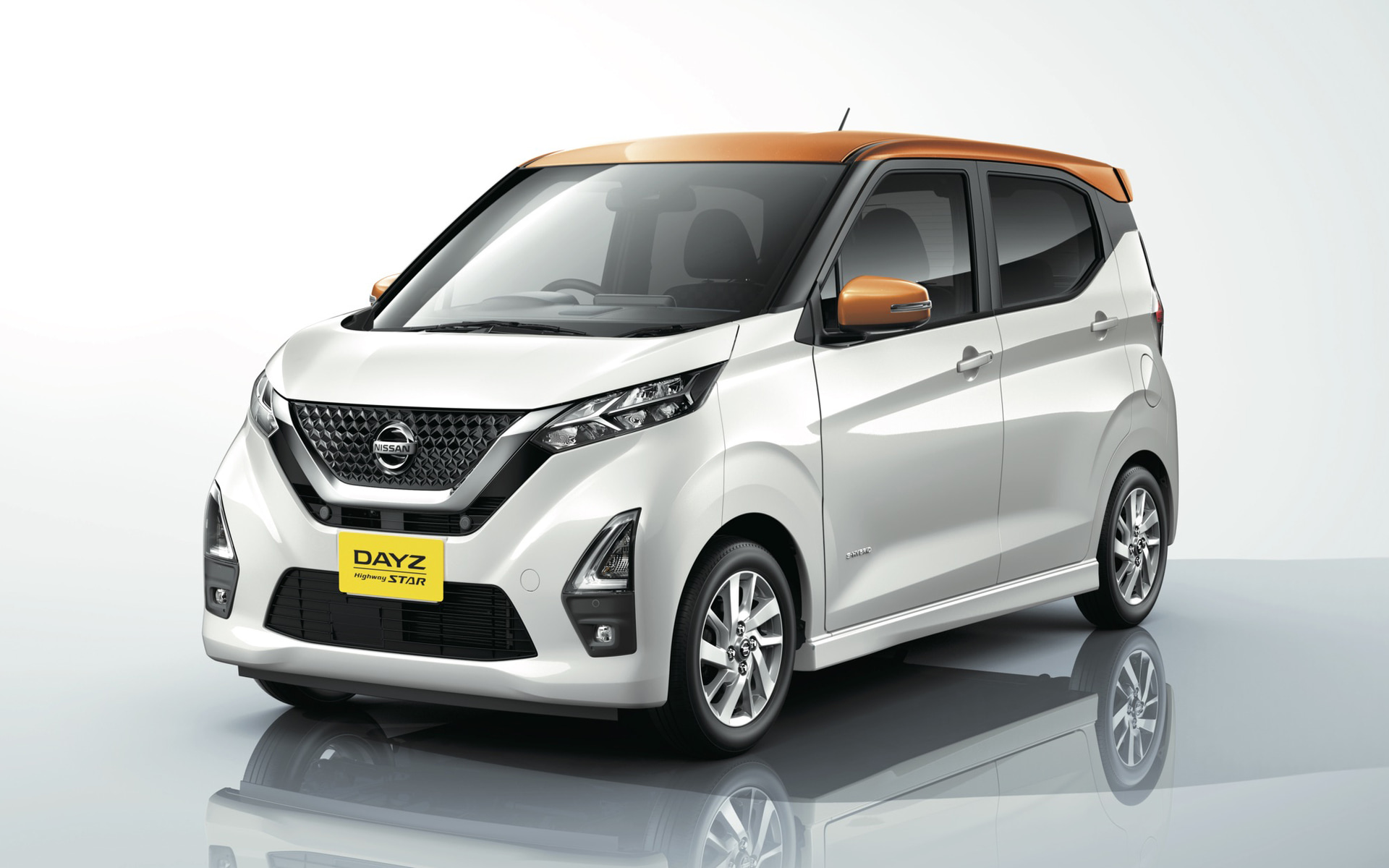 こちらは人間用の日産自動車「デイズ」。運転支援技術「プロパイロット」や、先進事故自動通報システム「SOSコール」に加え、「インテリジェント アラウンドビューモニター(移動物 検知機能付)」といった「ニッサン インテリジェント モビリティ」を具現化する先進技術を多数搭載した軽乗用車。18種類の豊富なボディカラーバリエーションを用意し、お気に入りのカラーで楽しく、安全に、“軽自動車で一歩先までお出かけしたい”と感じられるようなドライブの楽しさを届けるモデル。自動車アセスメント(JNCAP)で2020年度から開始された「衝突安全性能」「予防安全性能」などを統合して評価する新たな総合評価「自動車安全性能2020」において、軽自動車として初めて最高評価「ファイブスター賞」を獲得している