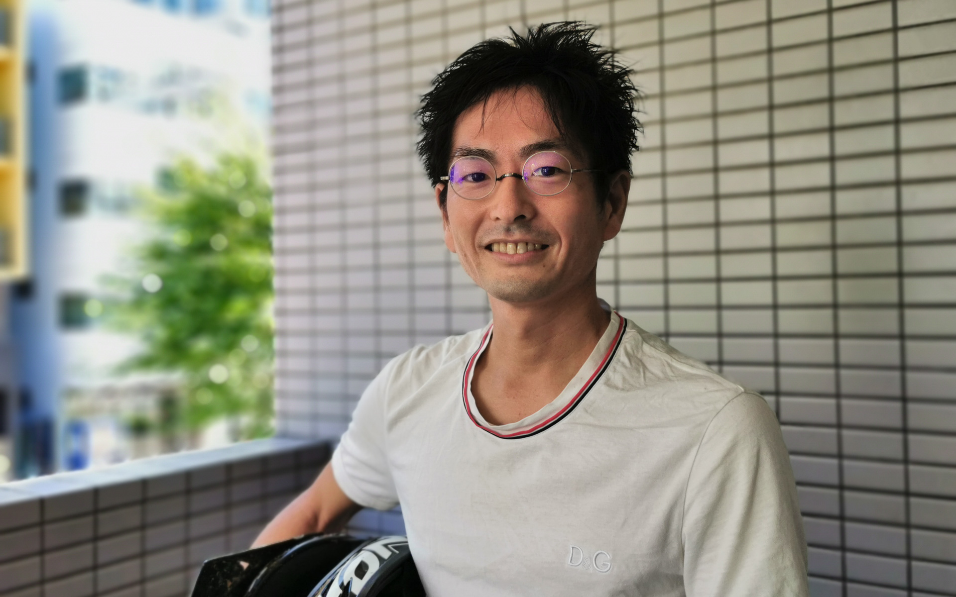 カートは未経験という佐伯拓也さん。友達がEVの充電器を製造している会社に勤めていることから今回誘われて参加したという。「氷上って聞いたからすごい滑るんだろうと思ったら、意外とスパイクタイヤがグリップして驚きました。アクセルを踏み過ぎると滑ってしまうので、アクセルを抜いてあげてちゃんとグリップさせるのがコツでしょうか。想像していたよりもうまくコントロールできましたね。それに車体が低いからスピード感もあって楽しかったです」と感想を教えてくれた