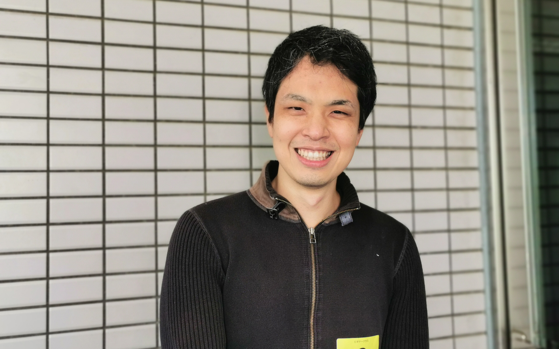 友人に誘われて参加していた中沢友一さん。カートは初めてだったけれど、最初の練習走行で「お、意外といけそうだ」とコツをつかんだという。しかし、本番のレースになったら「勝ちたい」という気持ちが沸き上がり、「ついついアクセルペダルを踏み過ぎてしまった」と話してくれた。「舗装路面ではなく氷上ではステアリングが軽くなるので、女性でも乗りやすいと聞いていましたが、本当に乗りやすかったです。あとエンジンよりも素早くトルクが立ち上がるのでアクセルワークは慎重さが求められますね」とERKの特性も語ってくれた