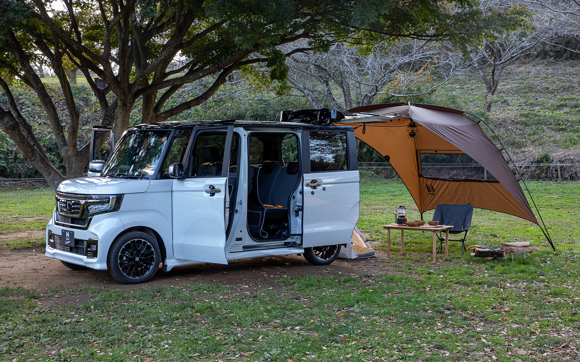 会場にはN-BOXのHonda Dog＋デイキャンプ仕様も展示。キャンパルジャパンのタープと組み合わせている