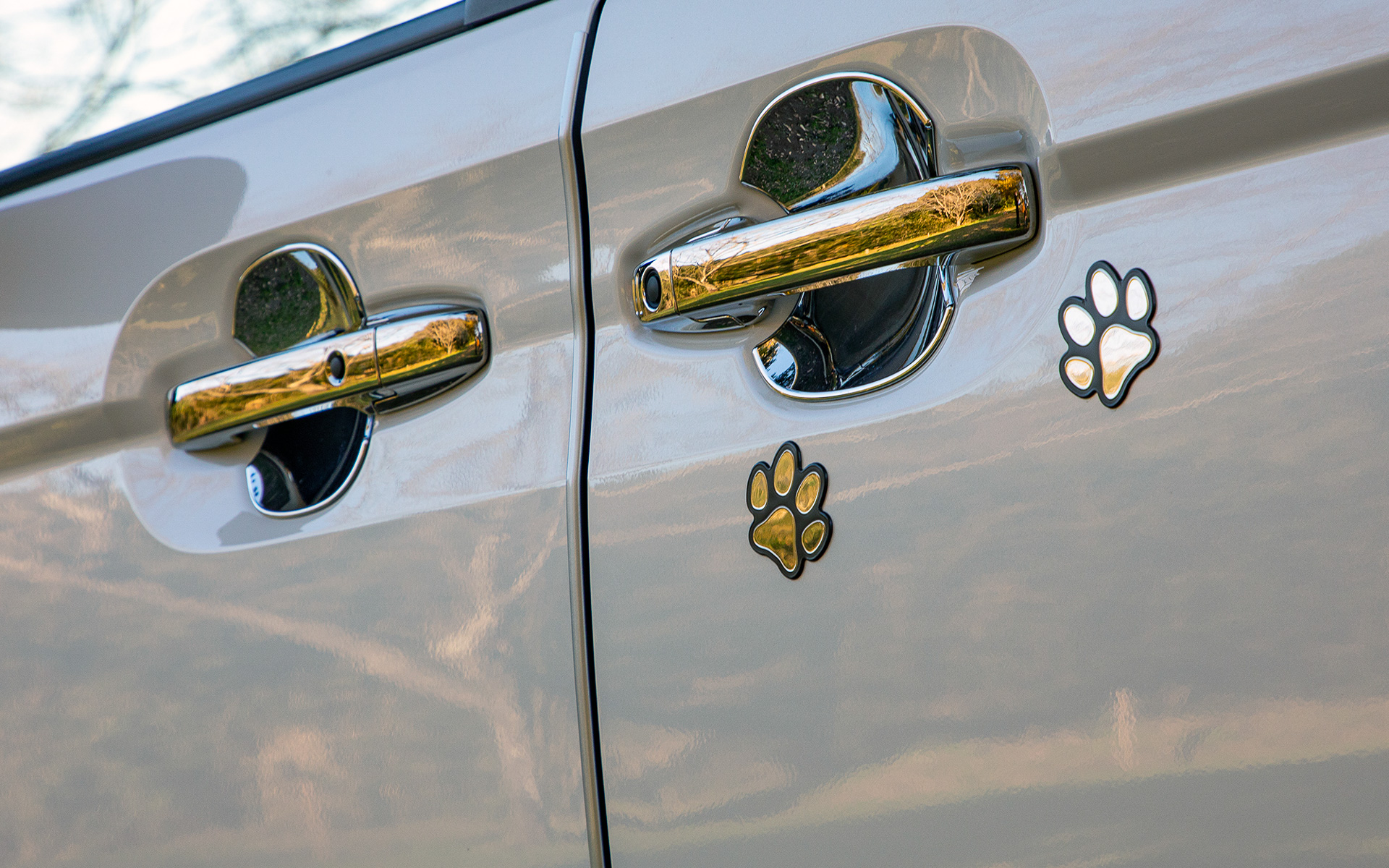 ペットエンブレム（肉球デザイン）は2個セットで価格4400円