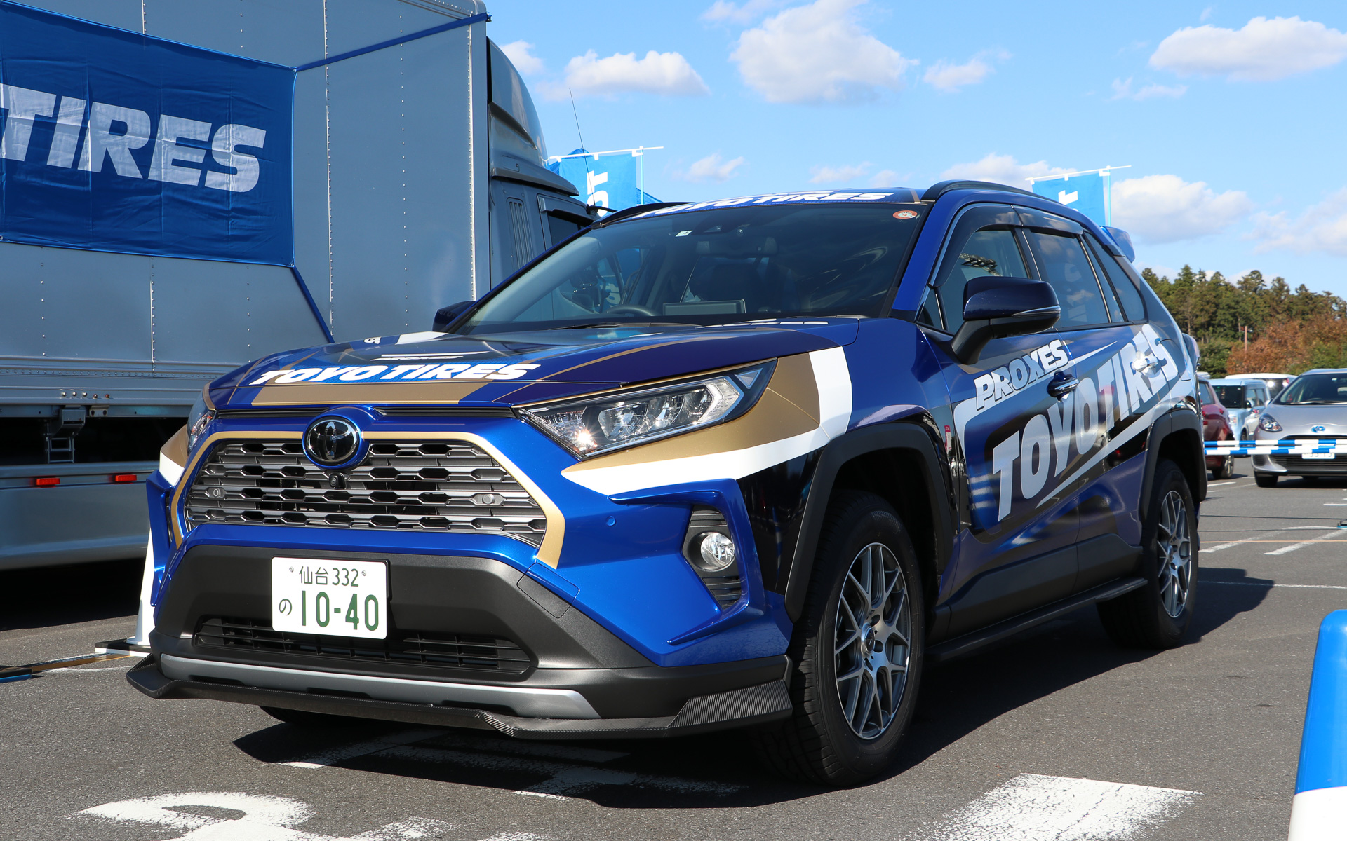 TOYO TIRESのオールシーズンタイヤ「セルシアス」を装着したデモカー「RAV4」に試乗
