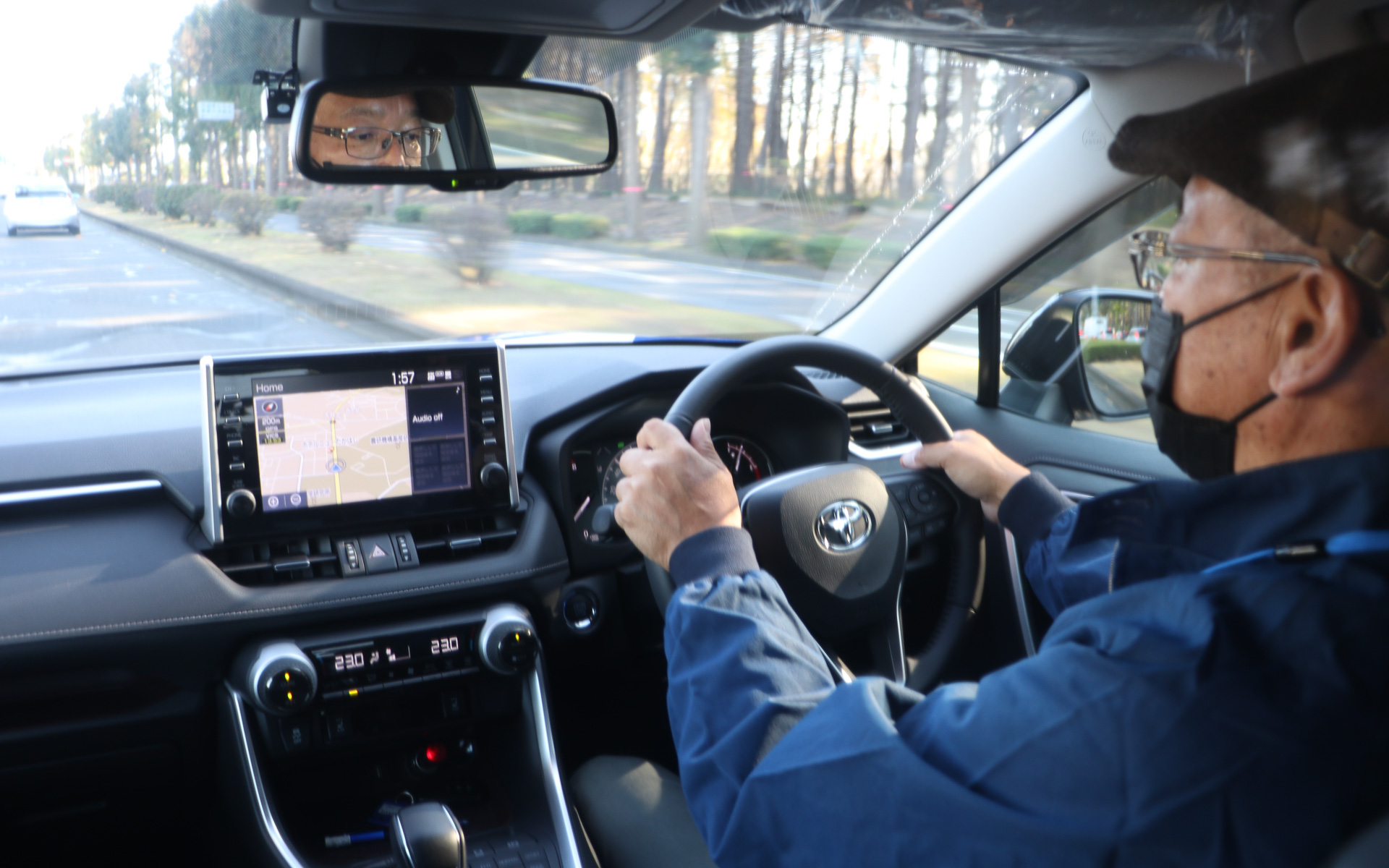 TOYO TIRE株式会社 技術開発本部 タイヤ評価開発部 タイヤ試験場 奈須祐二氏による解説付きの同乗体感走行となった