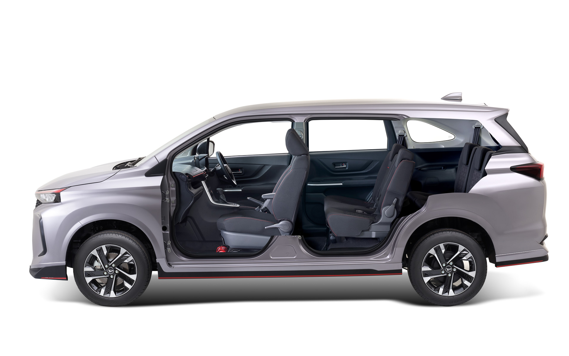 ボディサイズは4395×1730×1700mm（全長×全幅×全高）と、コンパクトなボディながら7人乗れるレイアウトを採用している