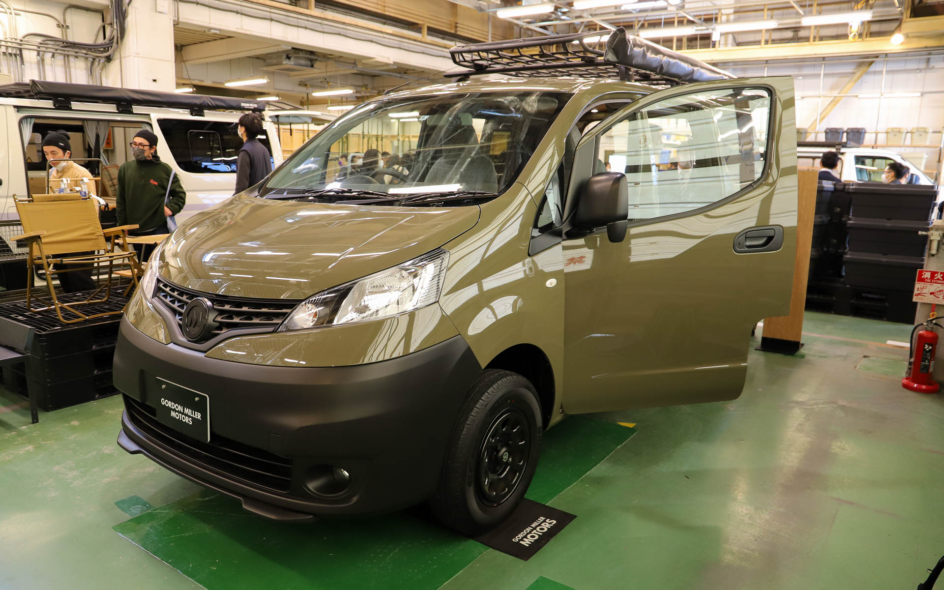 NV200をベースにした「C-01」。どちらの車両も購入可能なモデルとなる