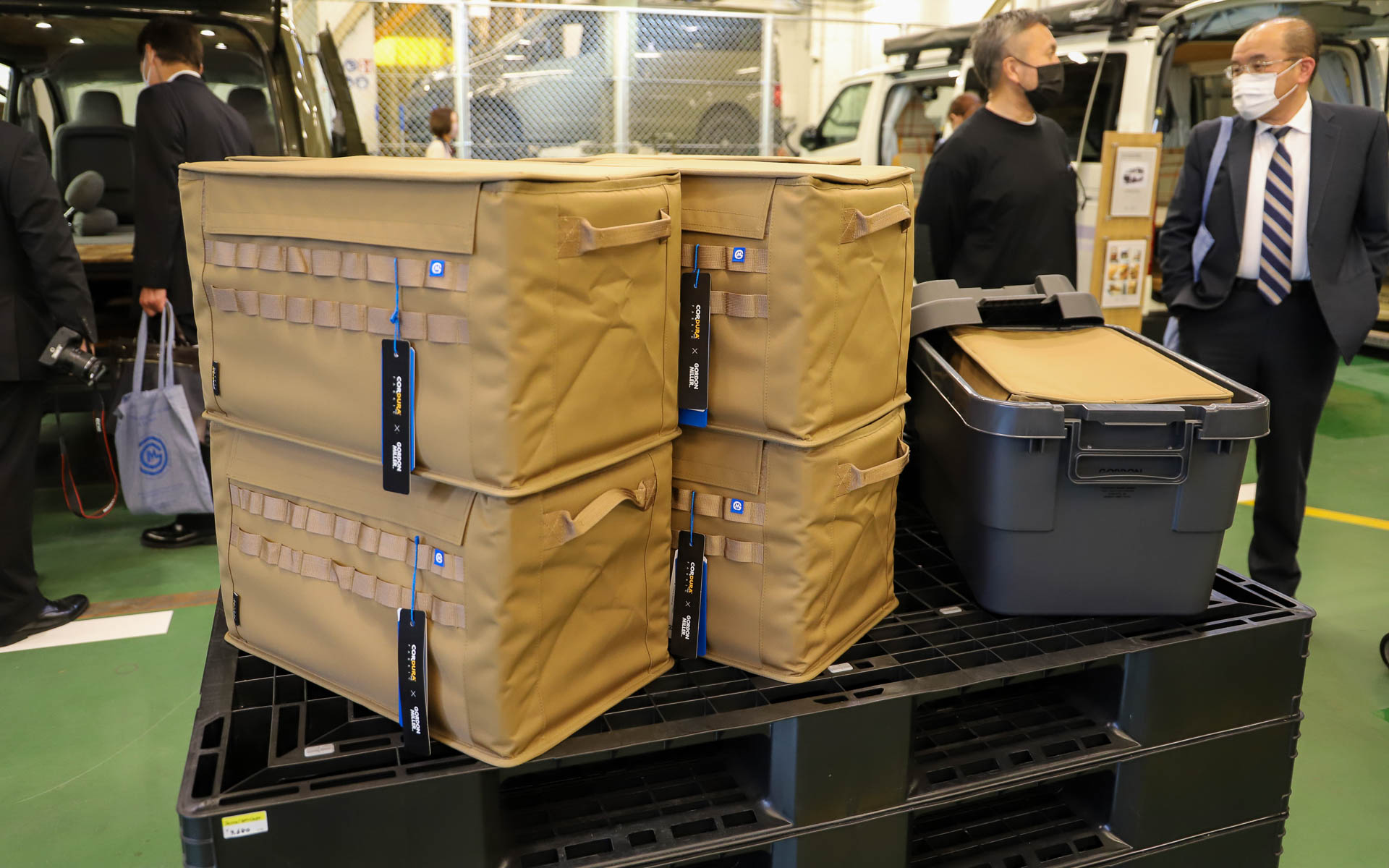 収納コンテナにぴったり収まるサイズのソフトコンテナもGORDON MILLER KURAMAE先行販売品