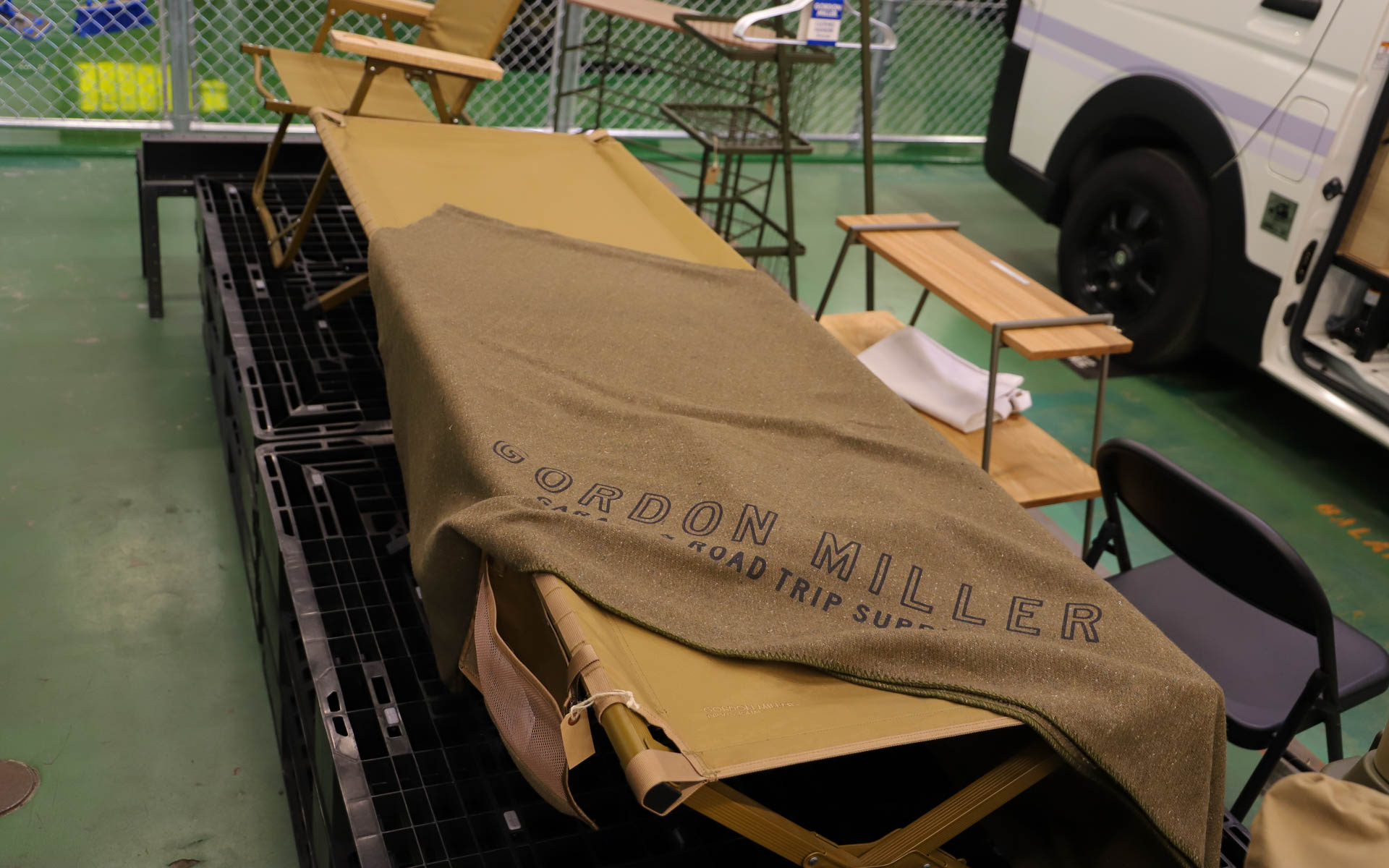 工夫次第でさまざまな用途に使えるブランケット。こちらもGORDON MILLER KURAMAE先行販売品