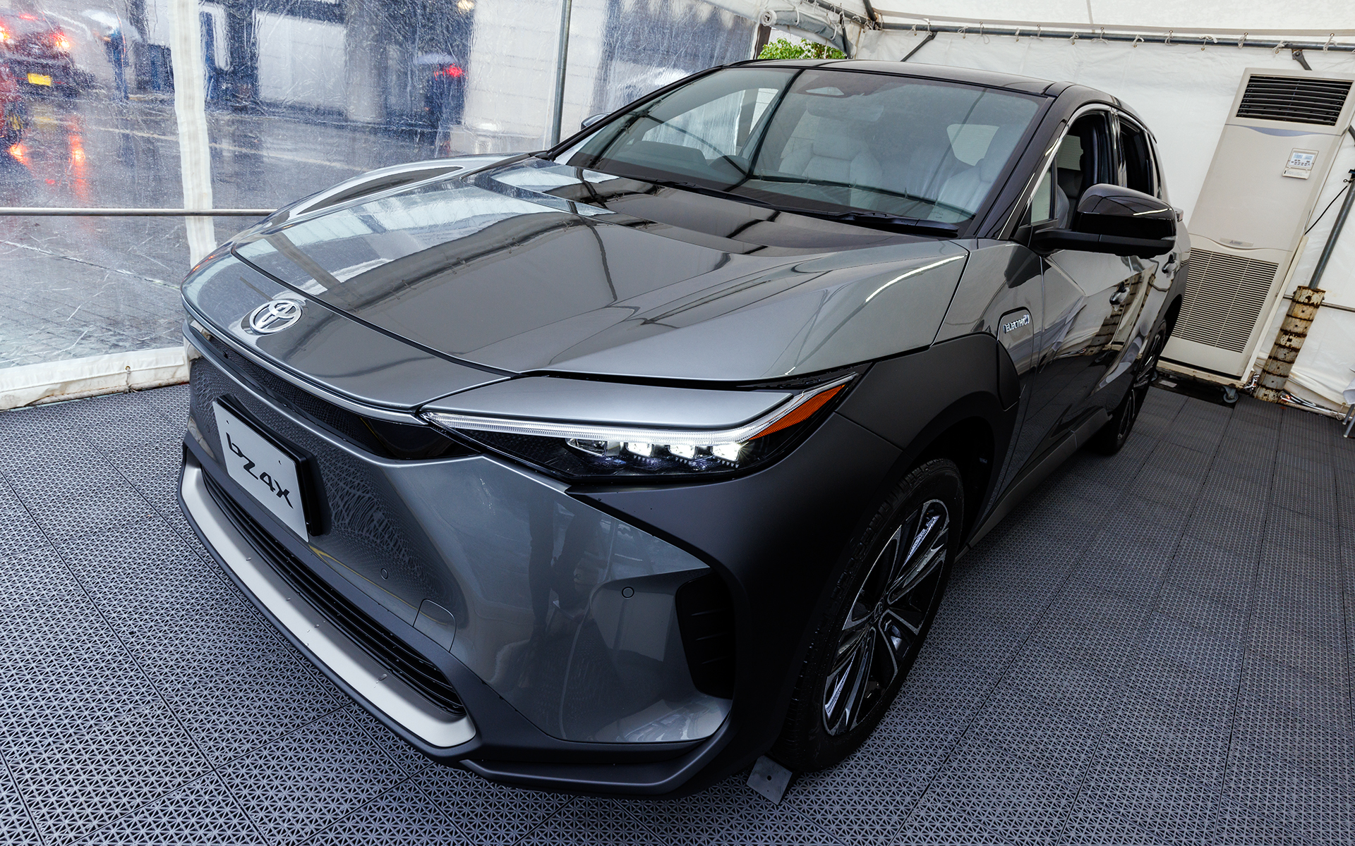 日本初公開された新型バッテリEV「bZ4X（ビーズィーフォーエックス）」のプロトタイプ