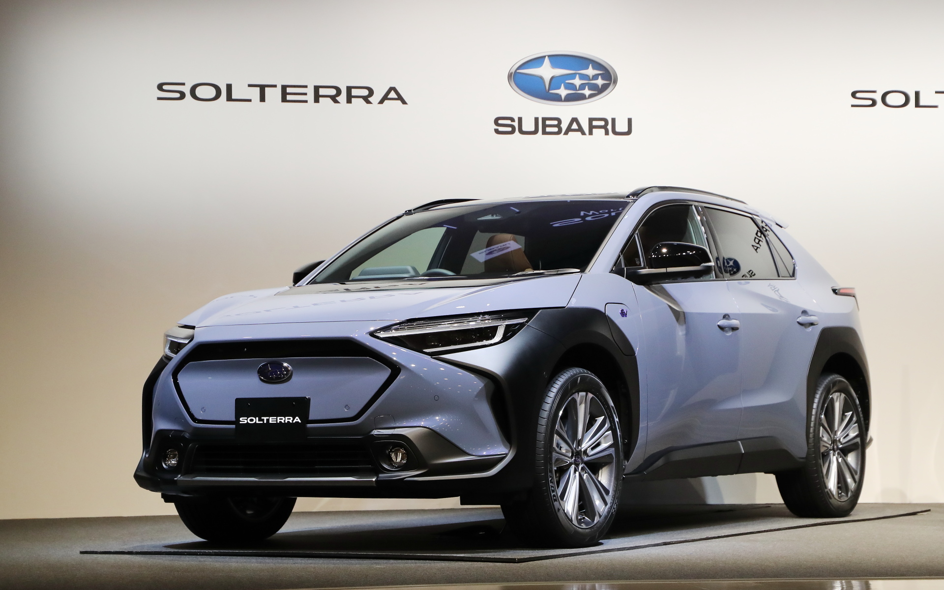 世界初公開されたスバル「ソルテラ」。外観の印象はbZ4Xと大きく異なるが、クルマとしてのパッケージも大きく違うようだ