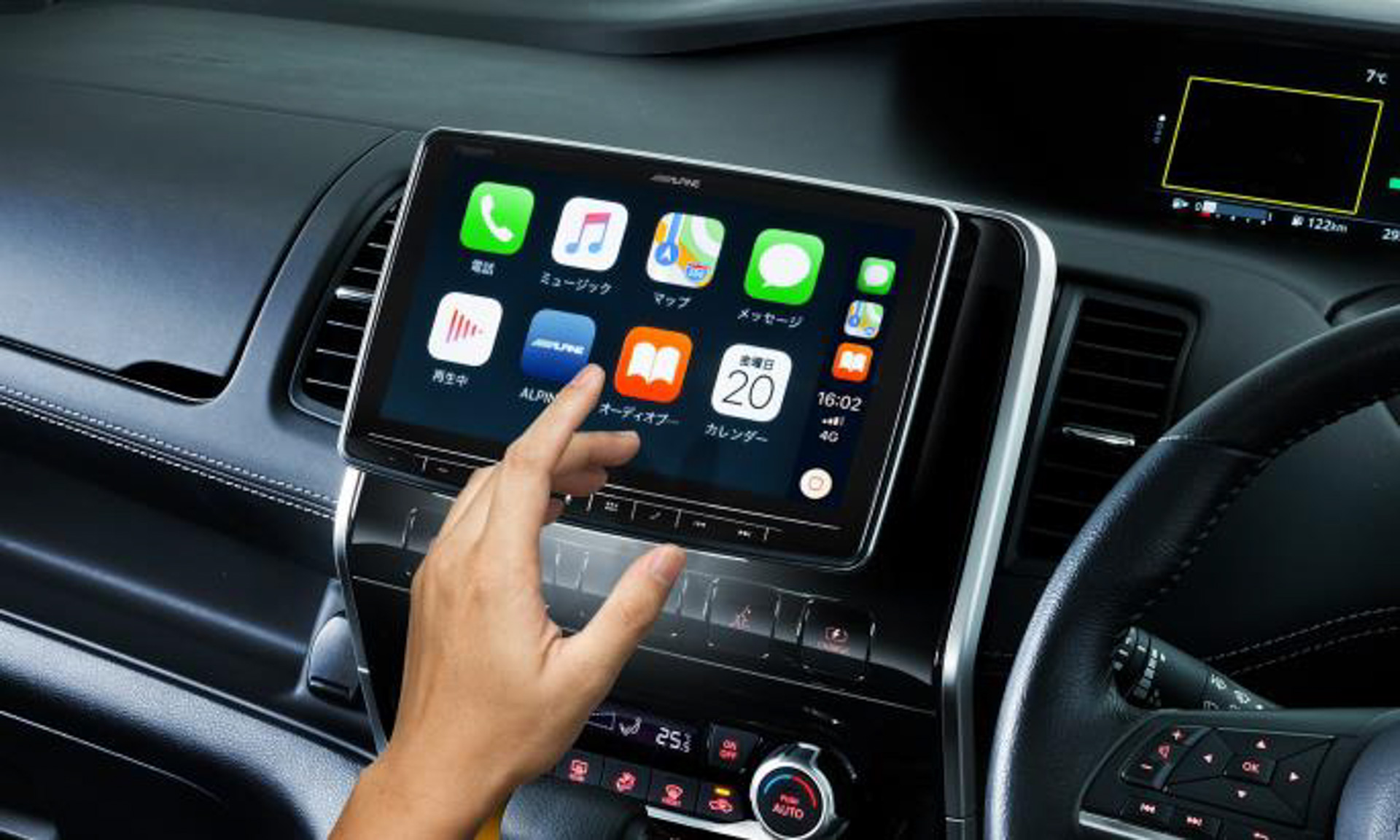 写真は、2020年に発表されたフローティングビッグ DA DAF9V（9型ディスプレイ/車両 日産・セレナ）