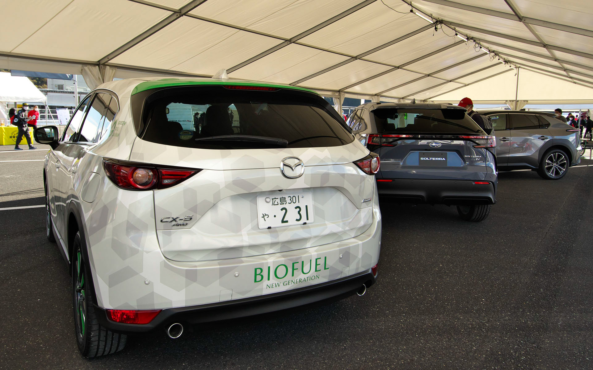 バッテリEVと並ぶバイオCX-5。カーボンニュートラルへの取り組み