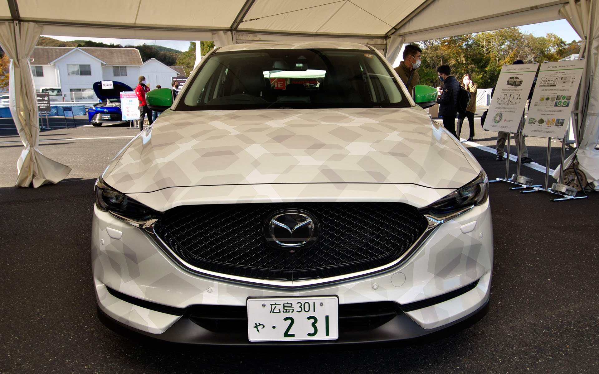 CX-5の各部写真。市販車と変更なく、外観のカラーリングのみを変更している