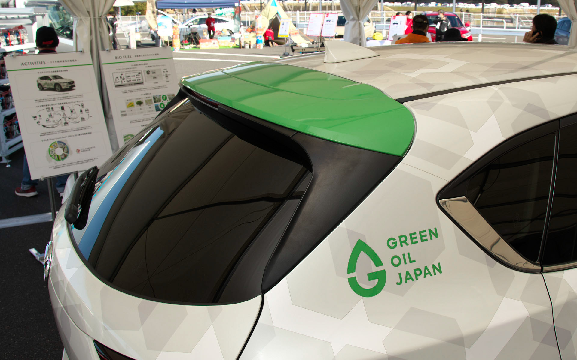 CX-5の各部写真。市販車と変更なく、外観のカラーリングのみを変更している