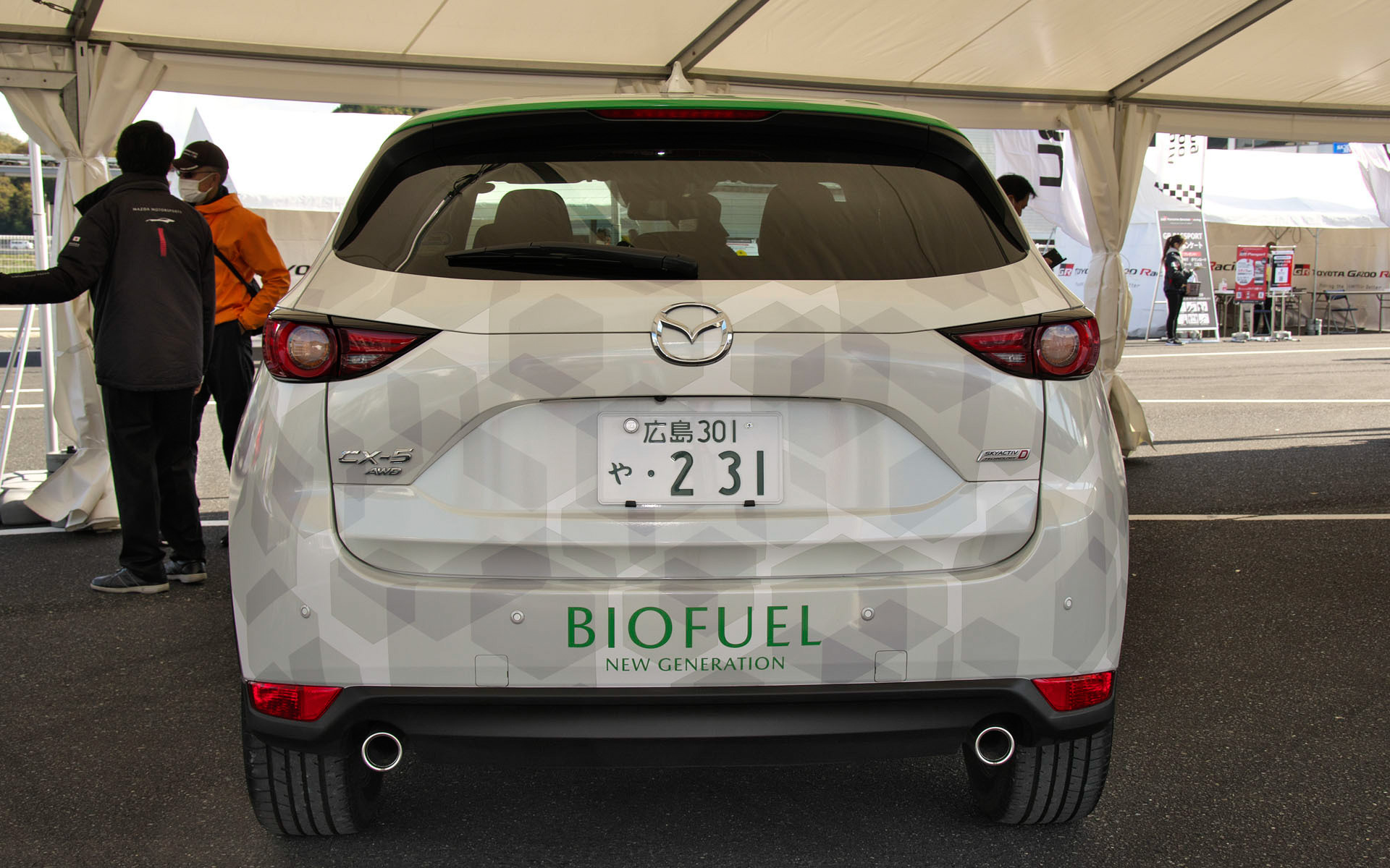 CX-5の各部写真。市販車と変更なく、外観のカラーリングのみを変更している