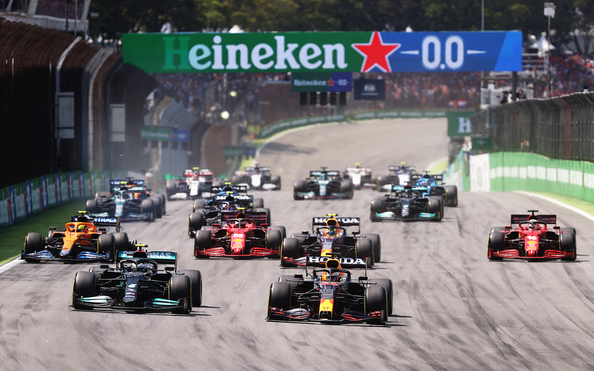 F1第19戦サンパウロGPのスタート　（C）Getty Images / Red Bull Content Pool