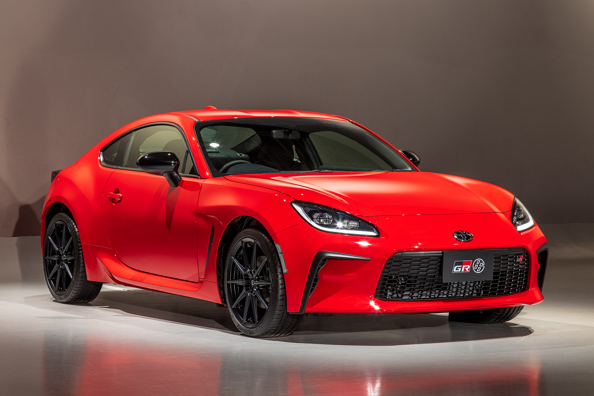 こちらはプロトタイプで「GR 86」。SNSが車名を左右する時代になったということか