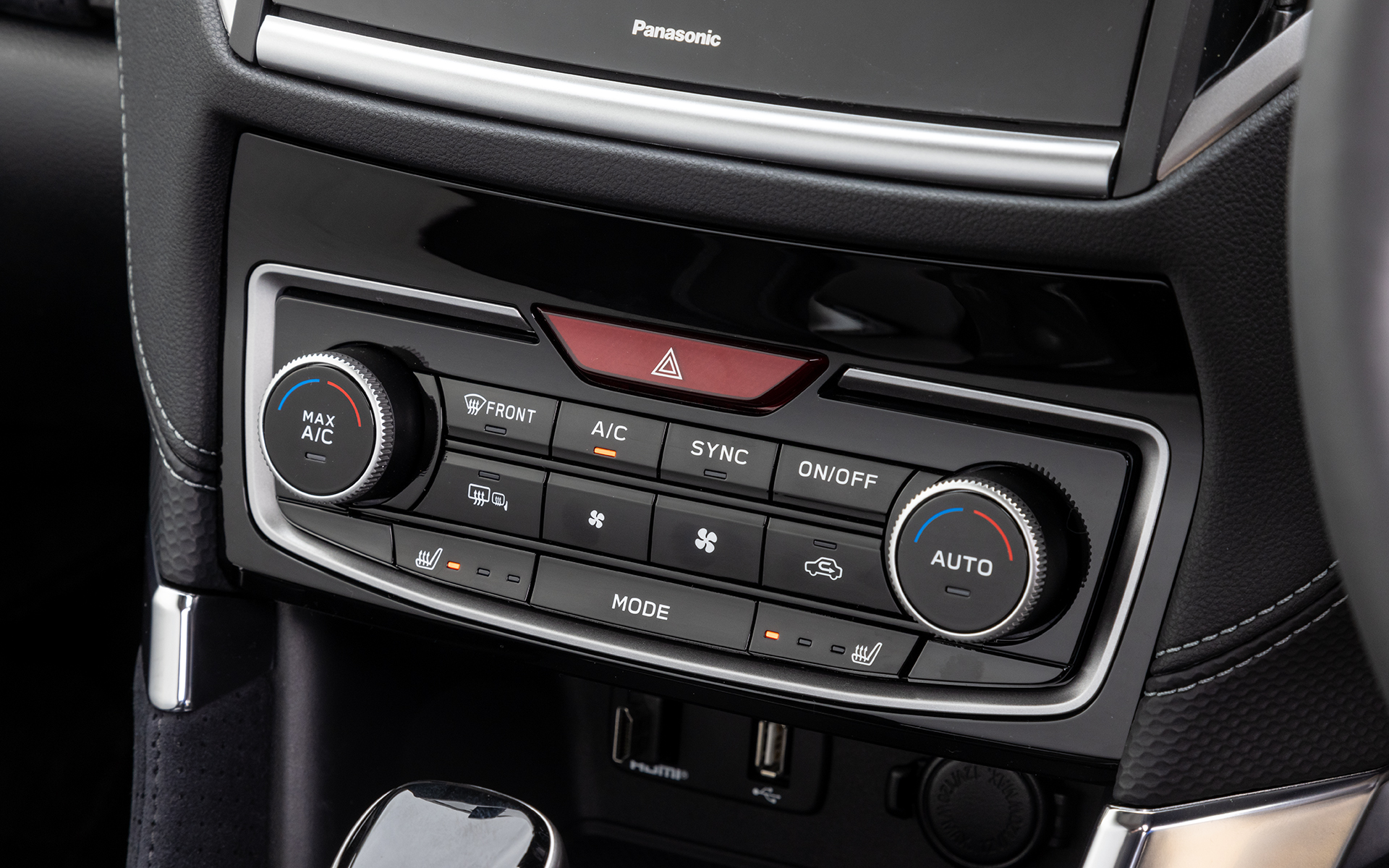 ナビゲーションはオプション設定となる8型のビルトインタイプを装着。アイサイトXの搭載はされなかったものの、ドライバーモニタリングシステムは継続して採用されている