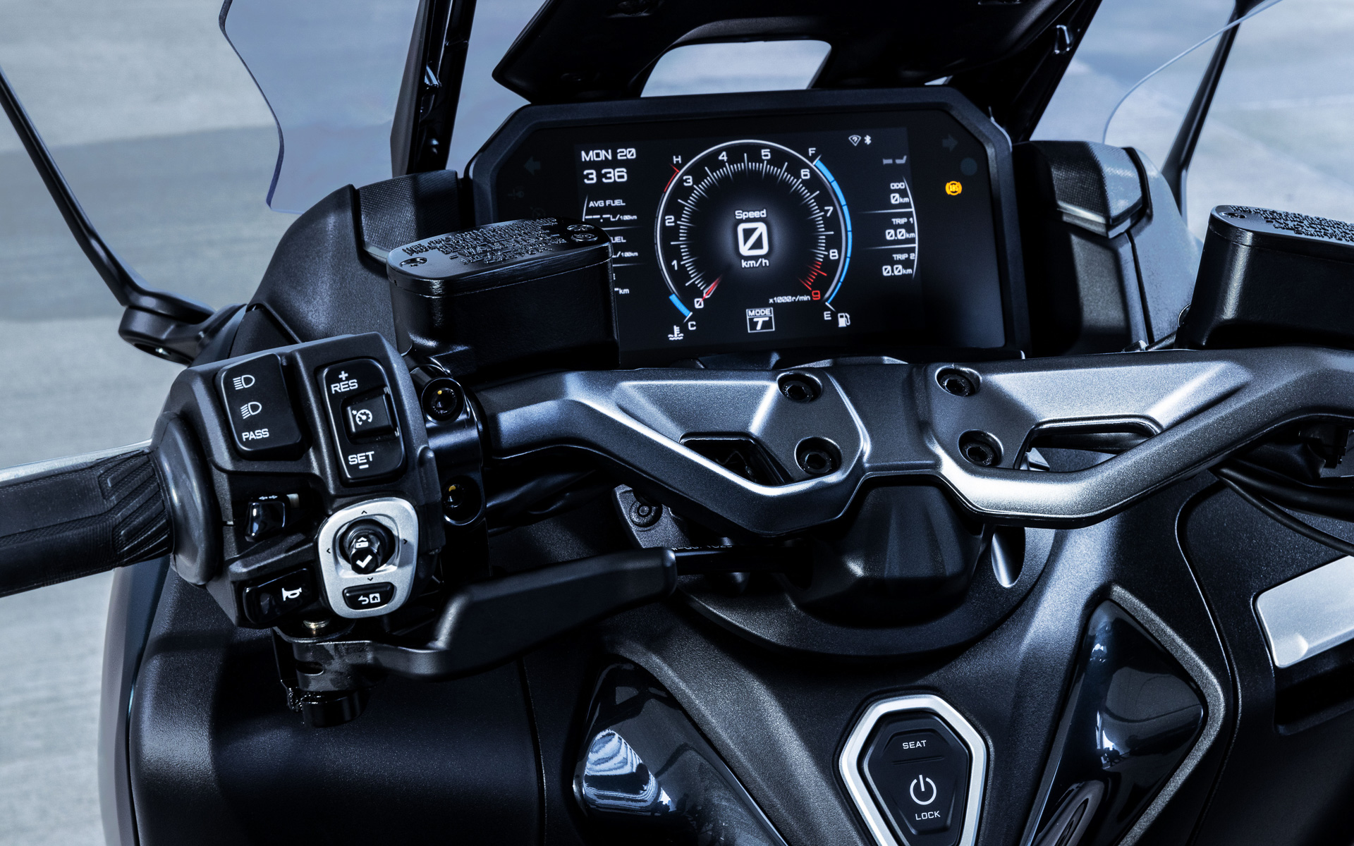 TMAX Tech MAXの細部